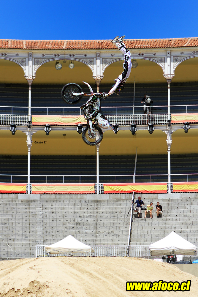11redbull_xfighters_027.JPG - 027 - Andre Villa - ruler
