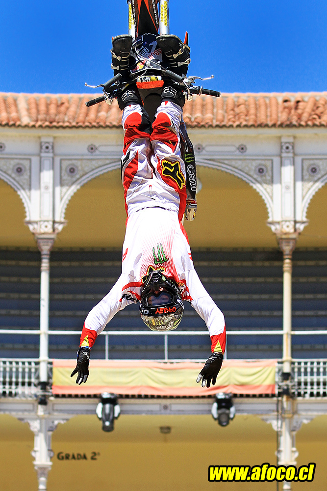 11redbull_xfighters_028.JPG - 028 - Blake "Bilko" Williams - cliff hanger flip