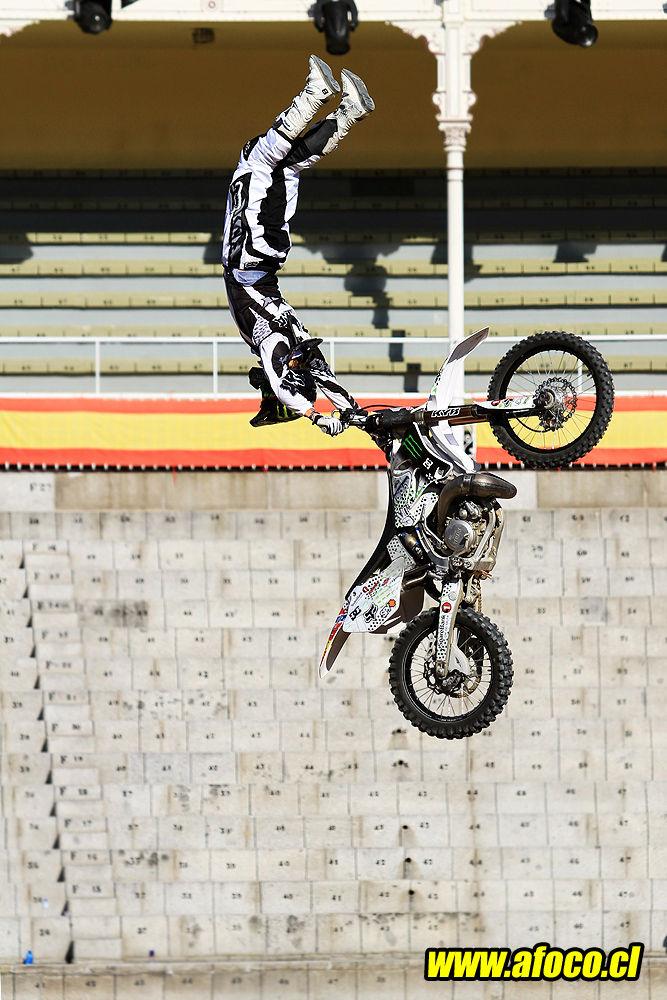 11redbull_xfighters_052.JPG - 052 - Andre Villa - ruler