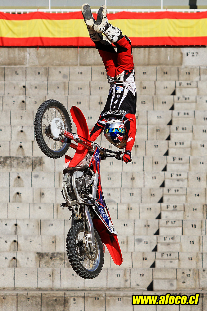11redbull_xfighters_054.JPG - 054 - Josh Sheehan - ruler