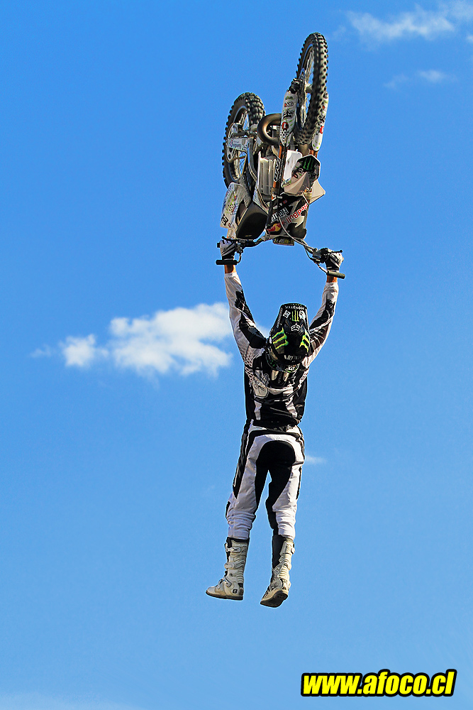 11redbull_xfighters_064.JPG - 064 - Andre Villa - tsunami flip