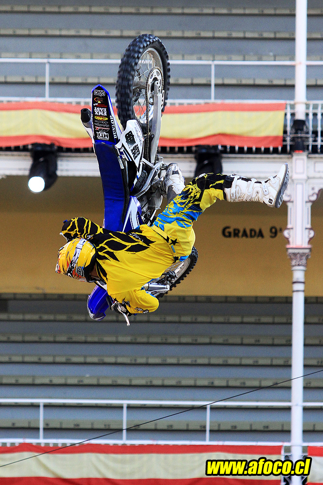 11redbull_xfighters_068.JPG - 068 - Javier Villegas - under flip nac