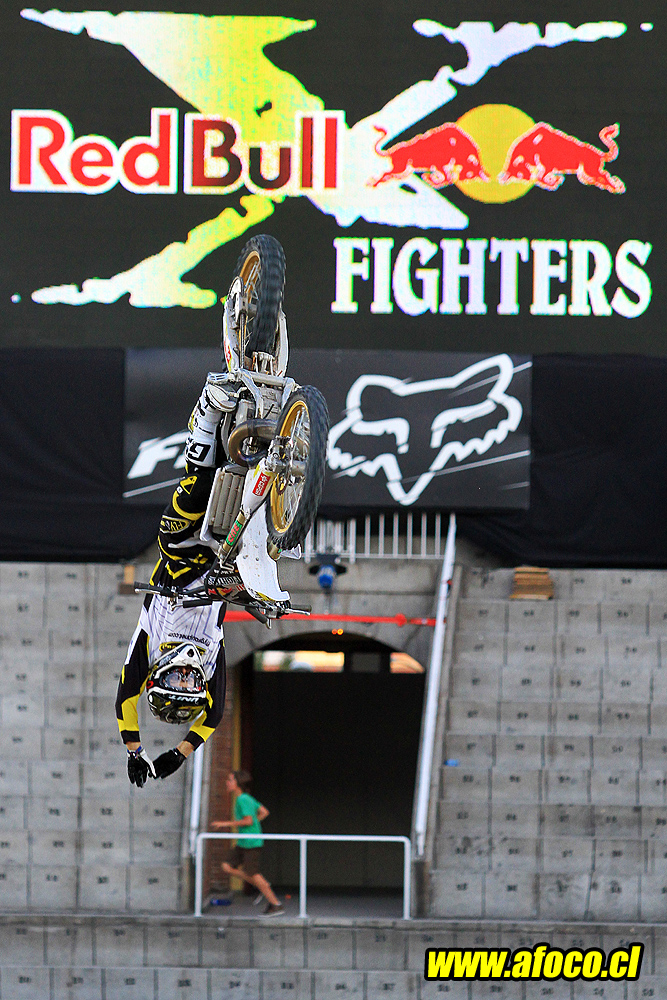 11redbull_xfighters_072.JPG - 072 - Maikel Melero - no handed flip