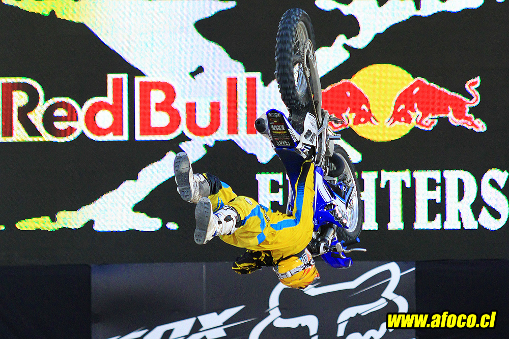 11redbull_xfighters_073.JPG - 073 - Javier VIllegas - back flip super man seat grab