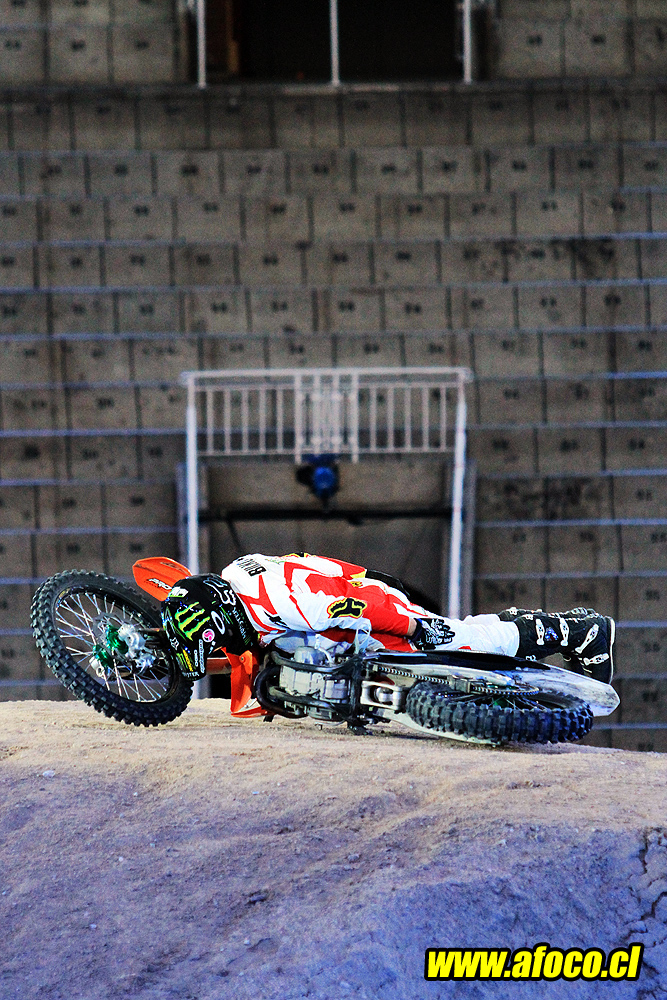 11redbull_xfighters_081.JPG - 081 - Blake "Bilko" Williams - planking